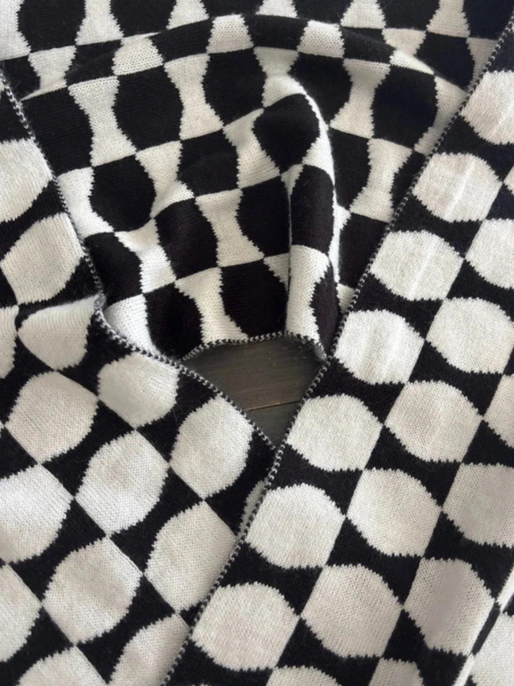 KATE SPADE  ♠️ Black & White Geometric Knit Scarf
